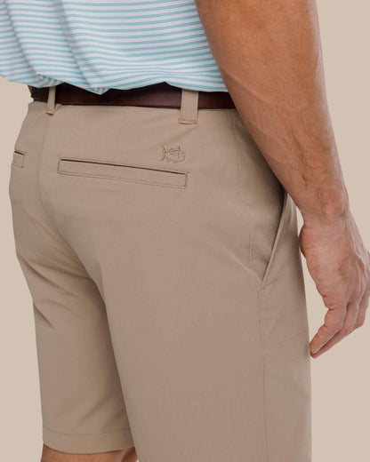 brrr°®-die 8 Inch Performance Golf Short - Khaki | Southern Tide Men