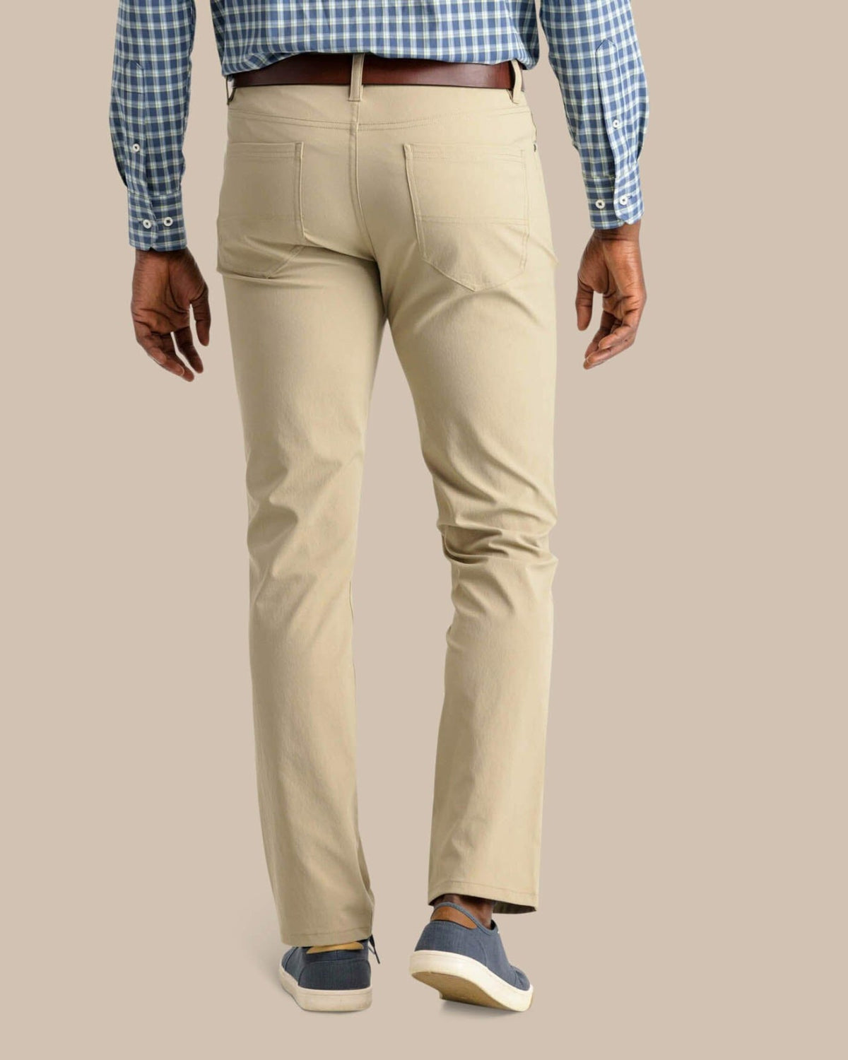 Performance Chino Pants in Khaki | Southern Tide Men