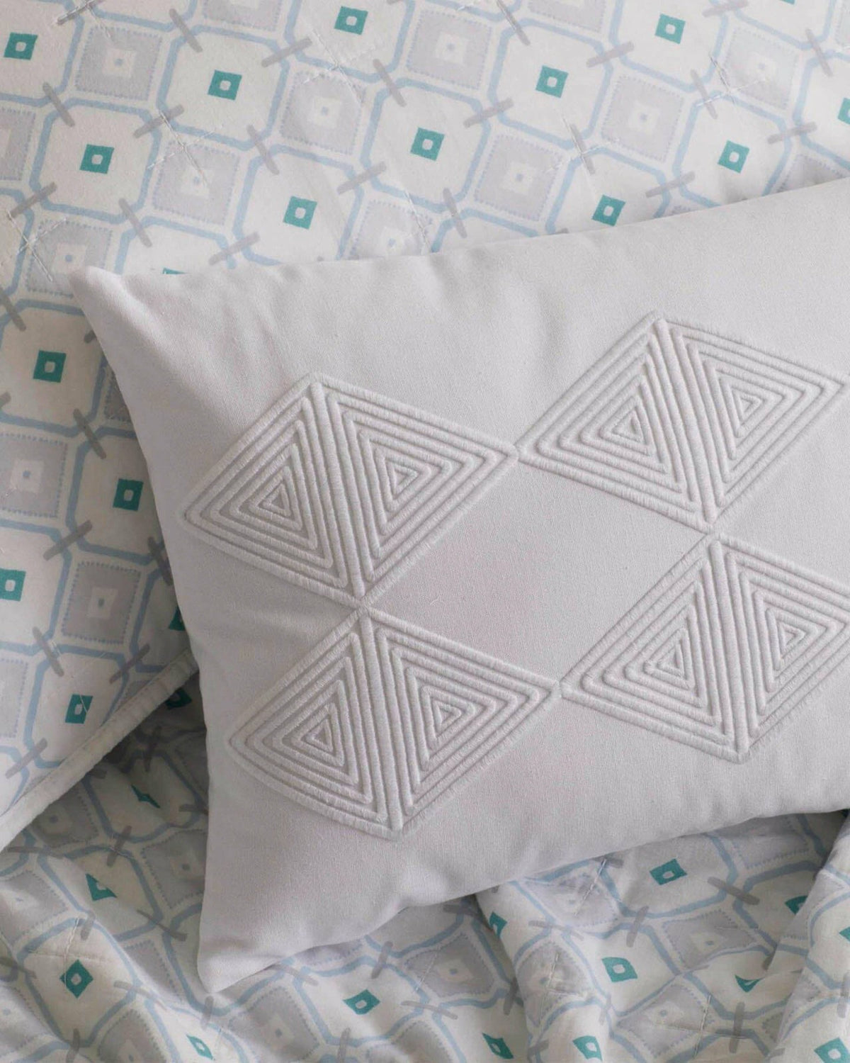Coral Springs Medium White Decoorative Pillow | Southern Tide Home