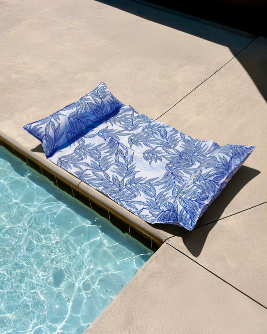 Blue Palms Pool Float | Southern Tide Home
